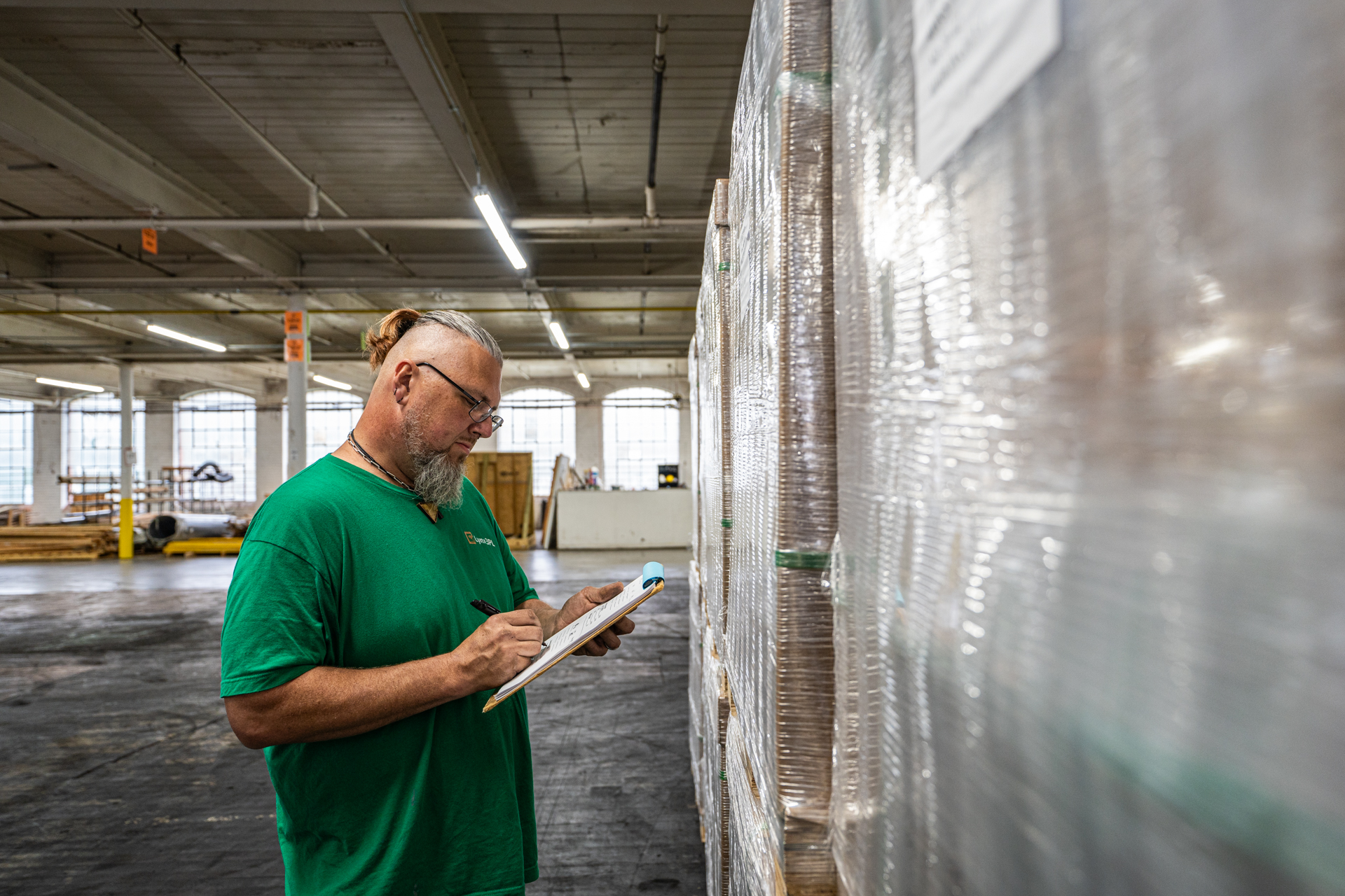 A man checking inventory at Lynx3PL.